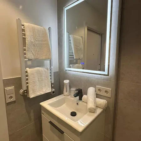 Zoe Apartment *